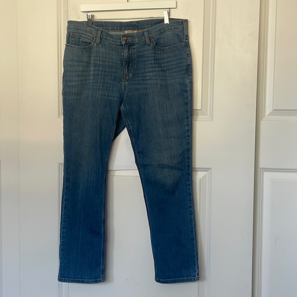 Duluth Trading Company Relaxed Ankle Jeans 14x29